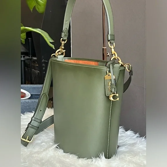 💰SOLD - CH726 - Coach Dakota Bucket Bag - Picture 4 of 14